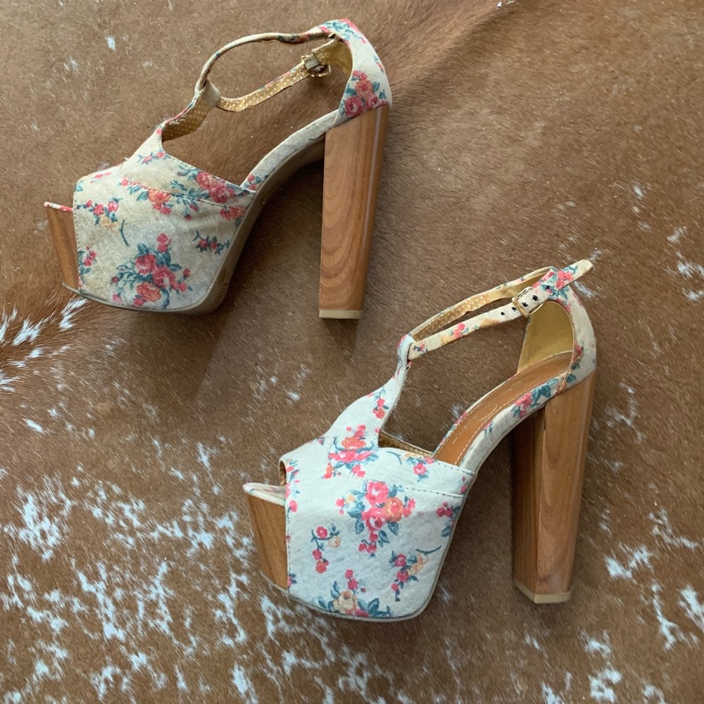 Jessica Simpson Bohemian Floral Wooden Platform Heels with Peep Toe ; )